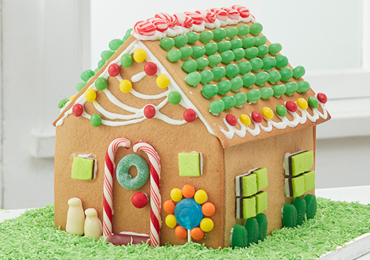 50 Gingerbread House Decoration Ideas for This Christmas