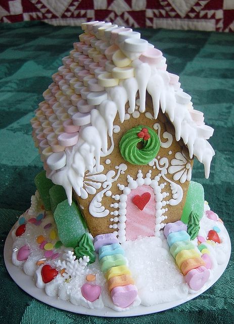 smarty candy roof decoration with green frosting wreath.