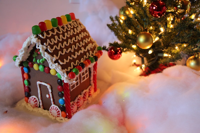 gingerbread house centerpiece